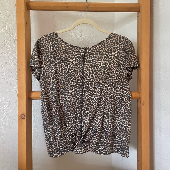 Acacia Basics | Leopard V Neck Tee | Small - Picture 3 of 5